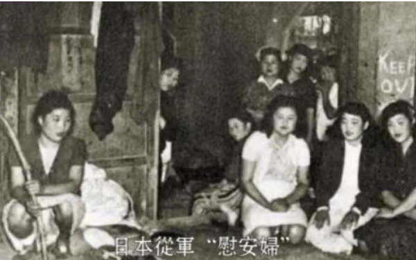 披着里番的皮,却拍出了战争的人性地狱——《监中之艳》全解析。 披着里番的皮,却拍出了战争的人性地狱——《监中之艳》全解析。