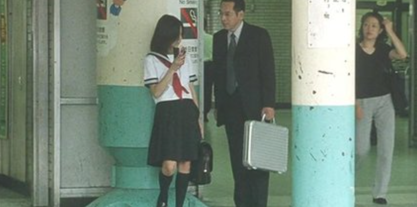 让白富美姑娘住一晚就能让你“睡