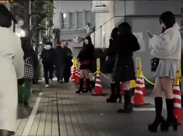 让白富美姑娘住一晚就能让你“睡